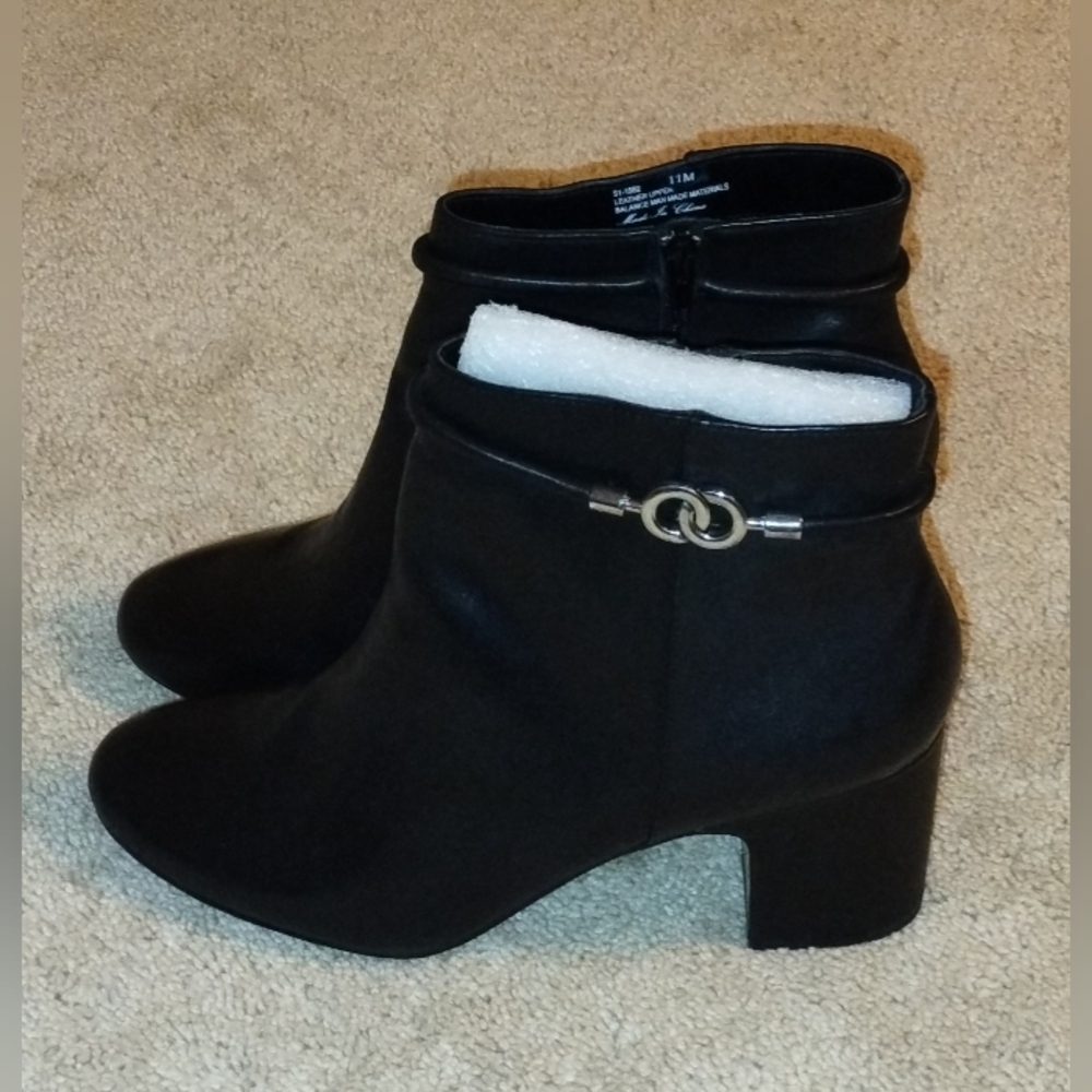 Bella Vita Diaz Leather Booties Black Size 11M. New With Box